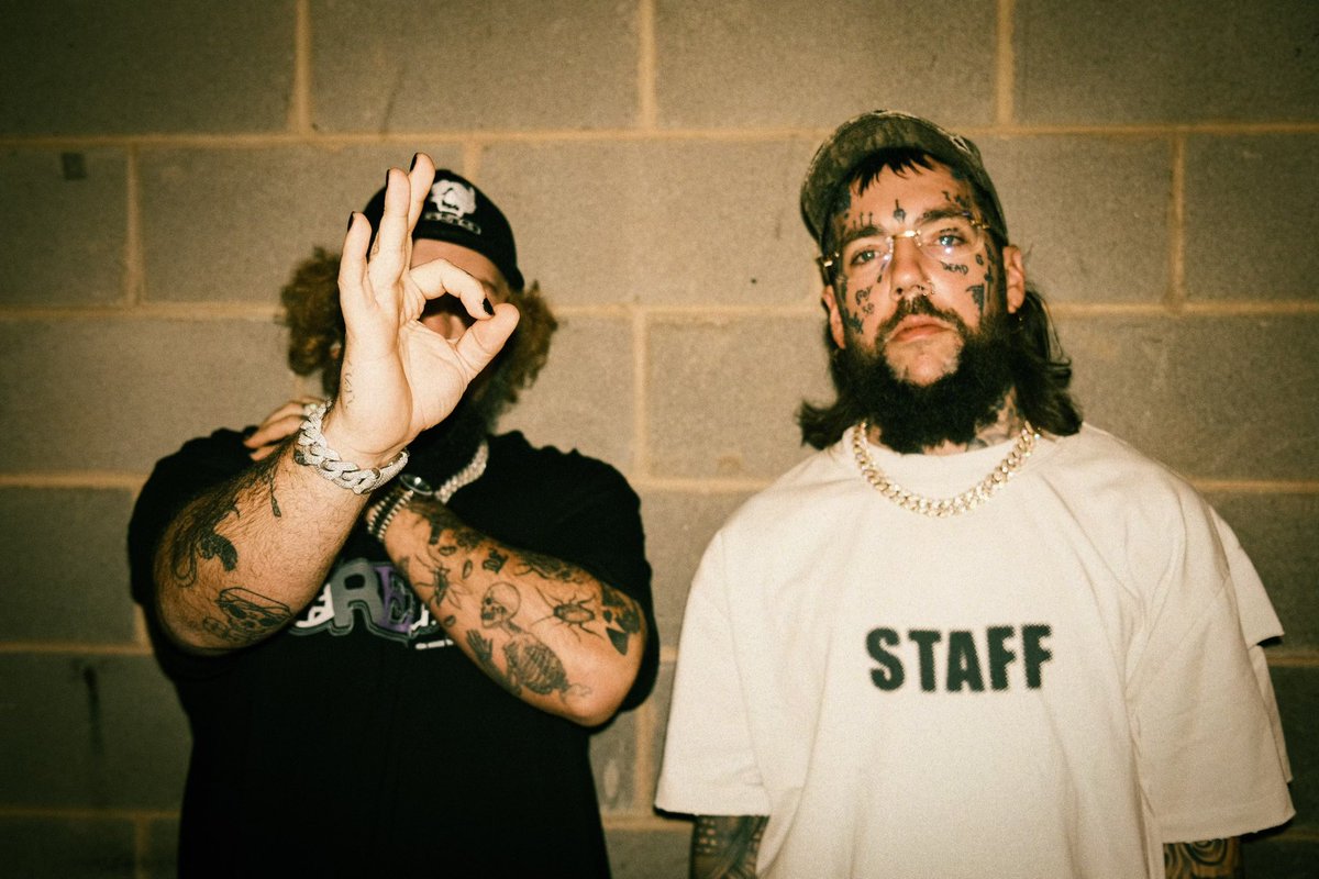 G59RECORDS's tweet photo. WE’RE SICK OF THINKING OF CAPTIONS ENJOY THESE PICTURES UNTIL NEXT WEEK WHEN WE HAVE TO TRY AND BE “CREATIVE” AND THINK OF ANOTHER COOL, WITTY, WORDPLAYED CAPTION FOR THE NEXT BATCH OF COORDINATED PICTURES

📷: @dill35mm https://t.co/tVCnBwjGW1