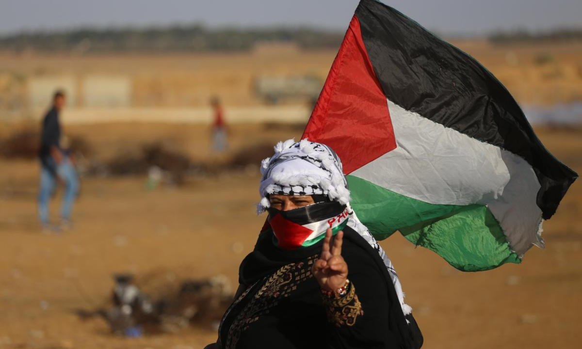 Ajnadeen96's tweet photo. If you Stand with Israel, then give 'em your land
 
#Istandwithisreal  
#IStandWithPalestine https://t.co/JuoepcH97B