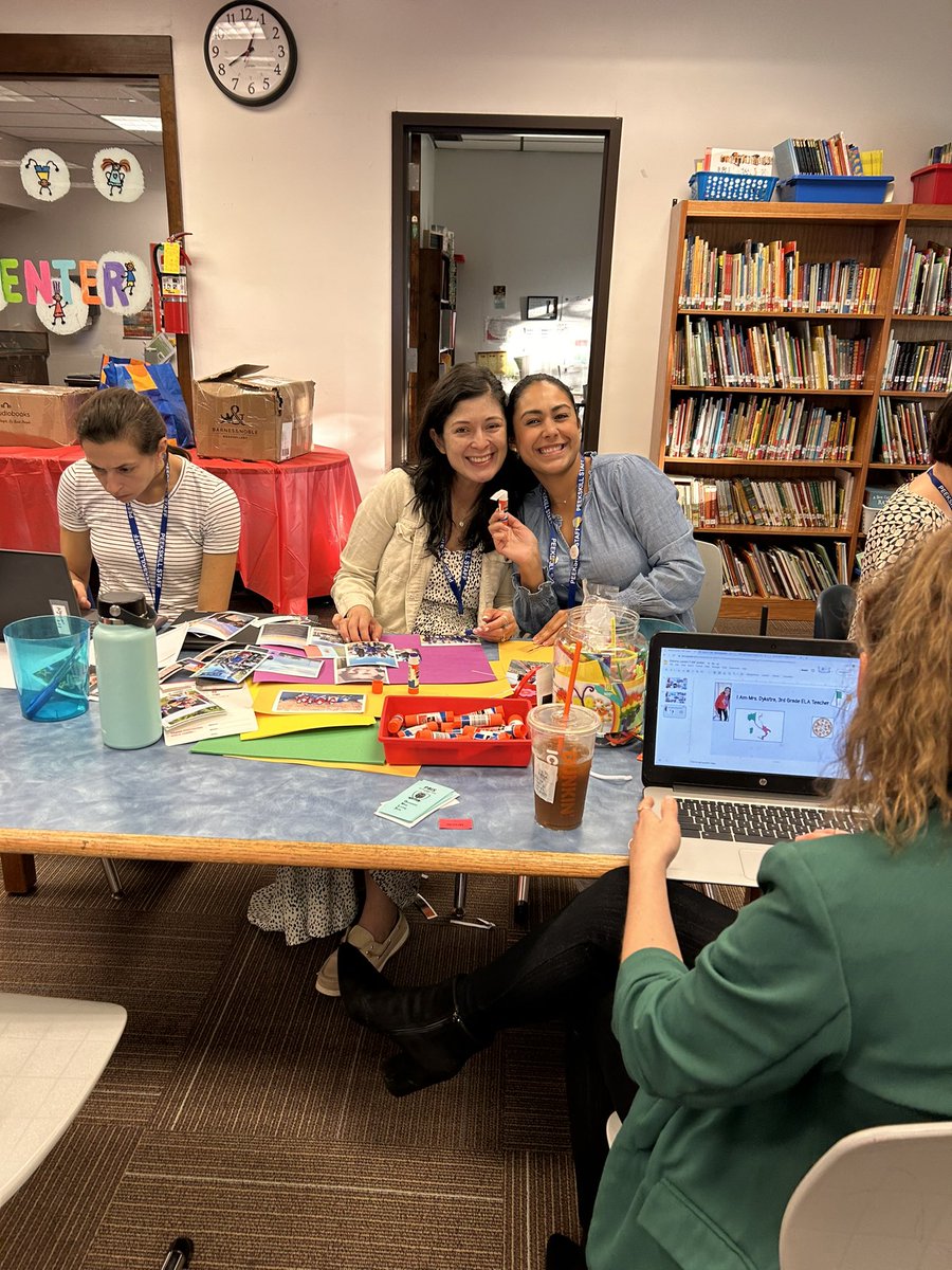 MelissaRussoAP's tweet photo. Last week, I had the pleasure of supporting Oakside staff with creating their very own βI Am..β posters! This is what community and connection is all about ! #IAmproject #peekskillpromise @VargasDir @AnaBudds @OaksideOwlAP @PeekskillCSD https://t.co/Vh46pvhMLd