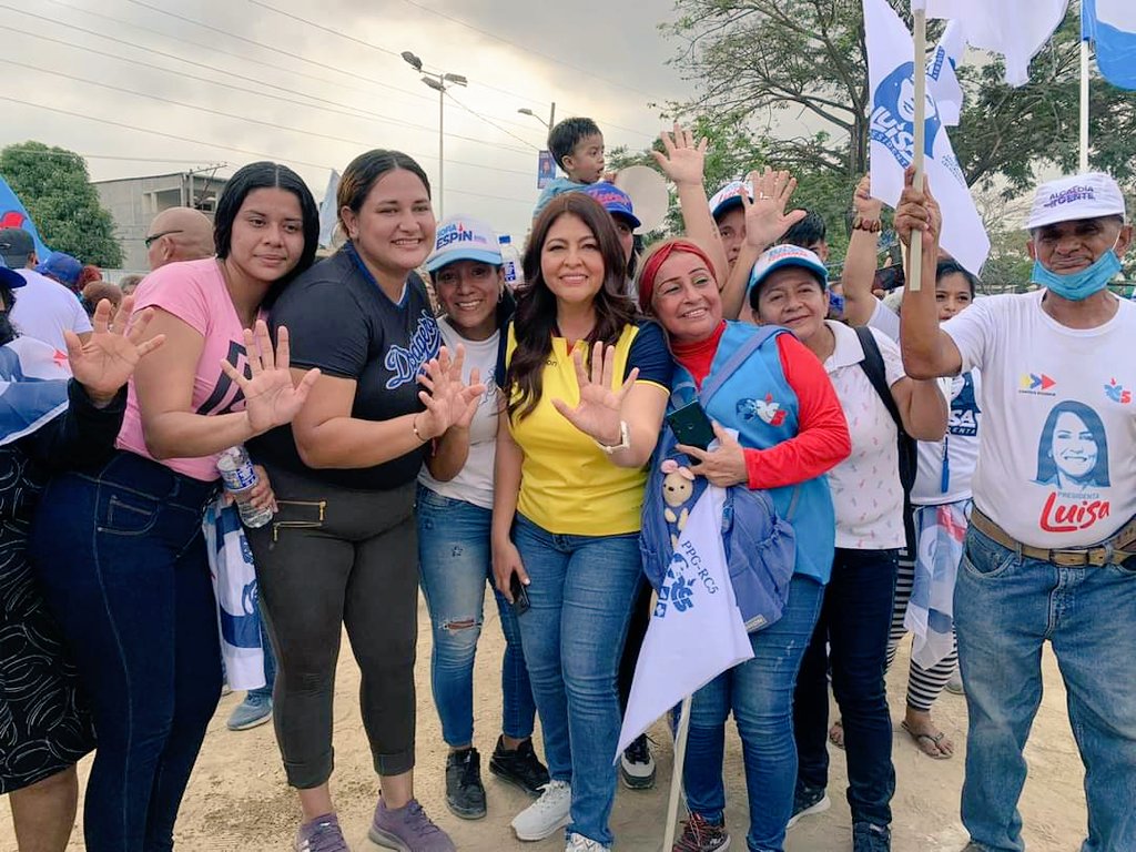 SofiaEspinRC's tweet photo. 📍⚽ GRACIAS GUASMO SUR
Junto a @LuisaGonzalezEc y los #EmbajadoresDelCambio estuvimos en el mega evento #ClínicasDeportivas.
El deporte promueve una vida sana y activa para nuestros chicos y jóvenes; volverá a ser prioridad. 🖐🏽🇪🇨

#PorElBienDeTodos
#LuisaPresidenta 🇪🇨 https://t.co/ohIL4buCFh