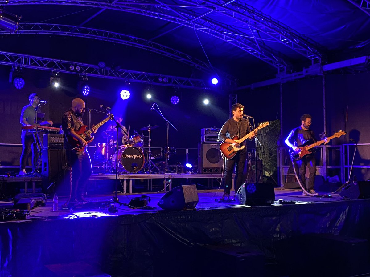 miquelgobe's tweet photo. ... amb 2 alumnes d’aquella època, Alejandro (cantant) inclús havia tocat al nostre grup.Avui han tocat a les festes del poble demostrant que l’escena musical de Sant Feliu Llob. és espectacular.Especial il•lusió de veure aquests ex-alumnes que m’aprecio molt i que són boníssims https://t.co/rQjggcuaCK
