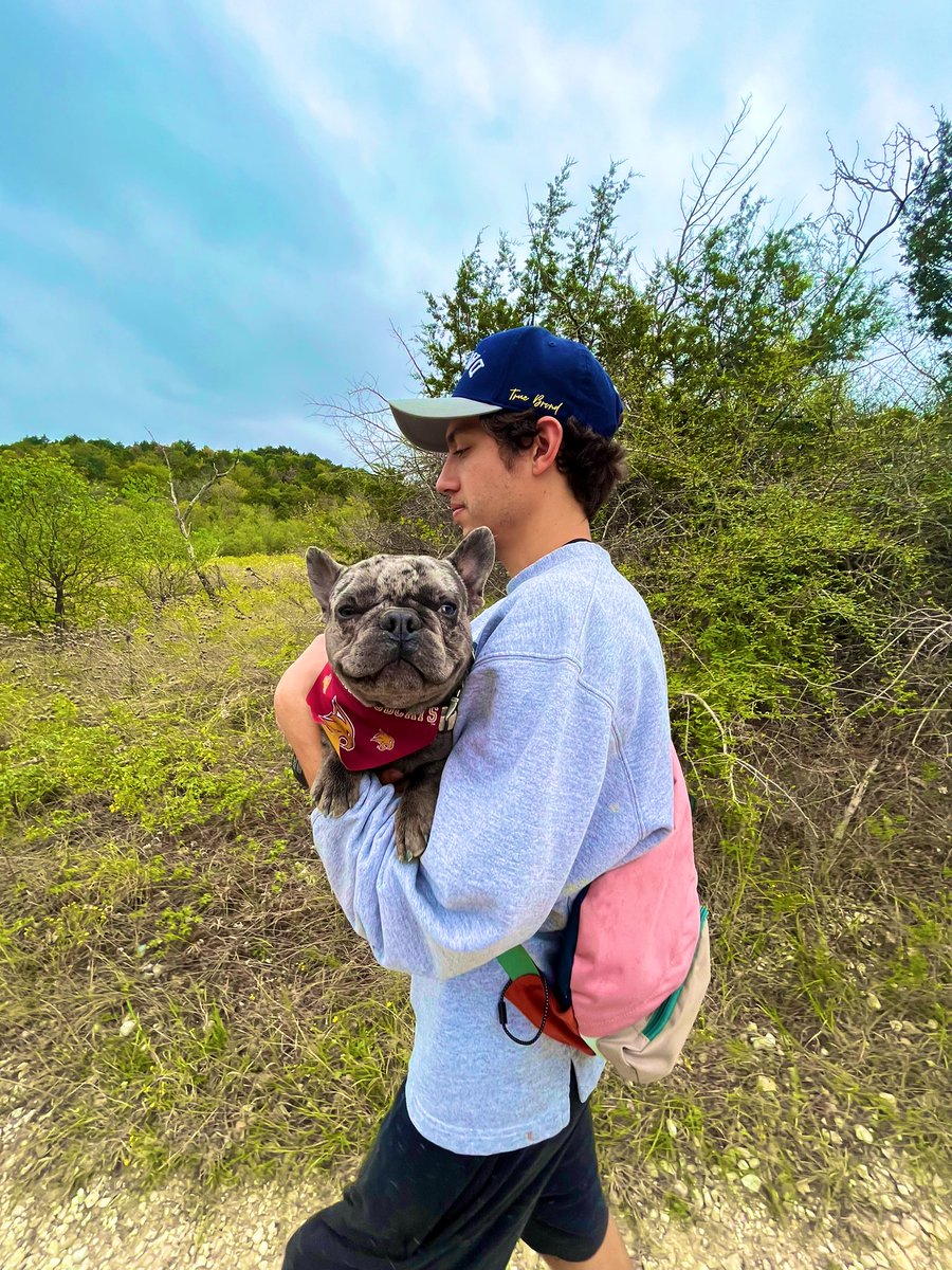 LemonsJ02's tweet photo. Most of our hikes end up looking like this,, wouldn’t trade them for the world 🫶🏼 https://t.co/ShxEunbq6K