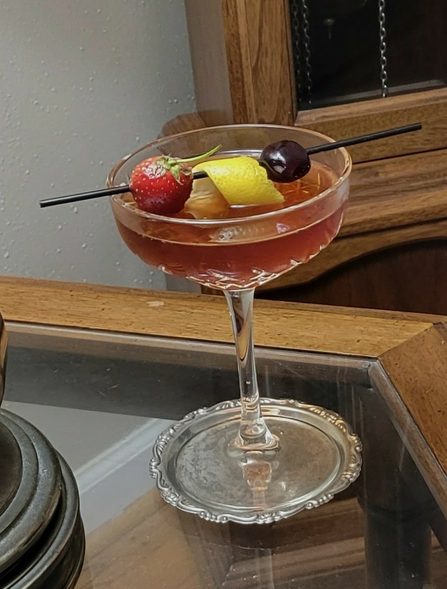 Strawberry Manhattan.Classic #Bourbon #ManhattanCocktail ,plus 1/2-1 tbsp syrup 
Syrup-Marinate fresh berries in water,small amount of ginger ale&turbinado sugar to taste.May substitute plain water&any sugar.Use stawberries for shortcake.
#UpliftBattalion