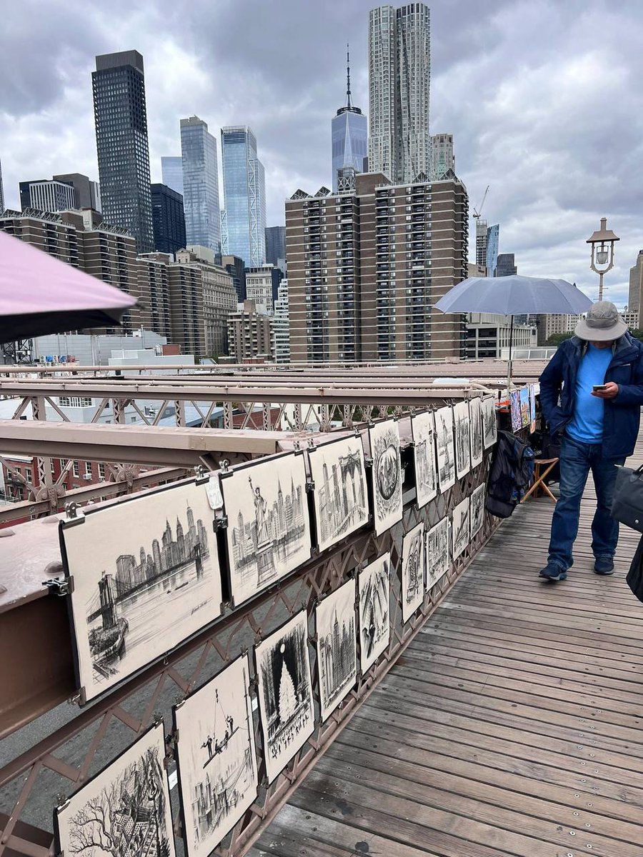 girlraper231's tweet photo. #USA Photographed on the Brooklyn Bridge in New York https://t.co/VuIw6UkqxC