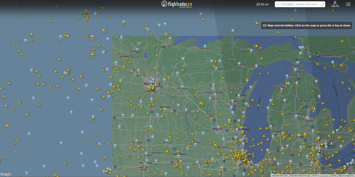 KatoPokeNerd's tweet photo. @flightradar24 Why is my map just randomly turning blue in places within seconds of the page being loaded? https://t.co/tEGkFhv6Es