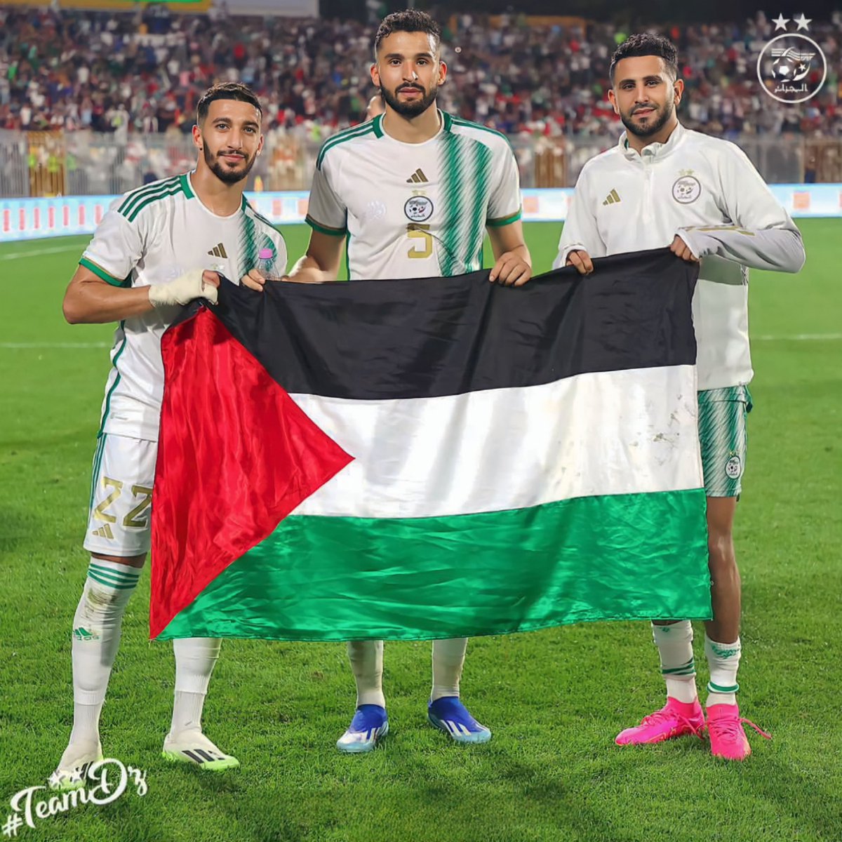 fc_palestina's tweet image. From Algeria’s match this evening 🇩🇿🇵🇸