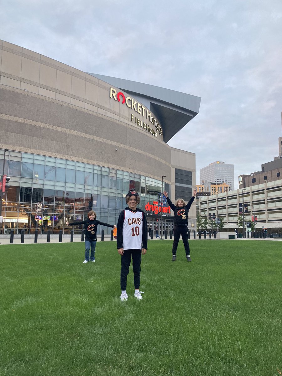 weebrittains's tweet photo. #letemknow 
Excited for the new season! Let’s go Cavs. https://t.co/ocUWpebtdF