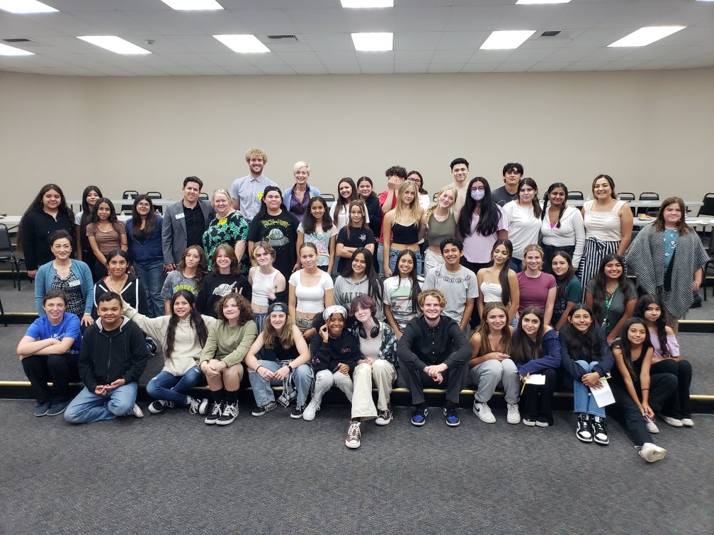 brown914's tweet photo. #2019, @VenturaCOE began a journey w/MIT @systemawareness #2022, districts volunteered in a site development project. 1. Foundational workshops #CompassionateSystems awareness, strategies & tools for schools 2. Site visits 3. 1st Student workshop (middle/high) 👏🏽@MoorparkUnified https://t.co/XfUZgdKlFh