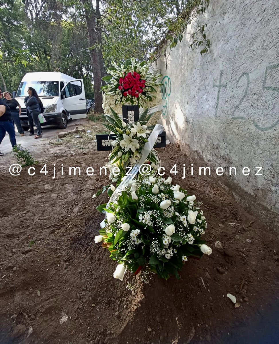 c4jimenez's tweet photo. SEPULTAN a DOÑA IRMA; LA @FiscaliaCDMX AHORA SÍ INDAGA
Ahí quedó la mujer.
Desde mayo, su sobrina pidió a FGJ rescatarla del abandono en q la tenía su hijo, pero no lo hicieron.
Ahora sí, indagan si la mataron o d q murió.
La Fiscalía d @ErnestinaGodoy_ 

El caso en #C4EnAlerta https://t.co/aRwE9h2cRz