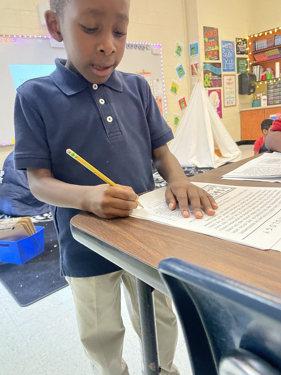 missoneals's tweet image. My Ss facial expressions tickle me . Today we continued our unit #NatureMyths 🌧️ 🌪️ Todays lesson explored Greek Mythology &amp;amp; their nature myths 🌋#taggingexcellence #brightbrains