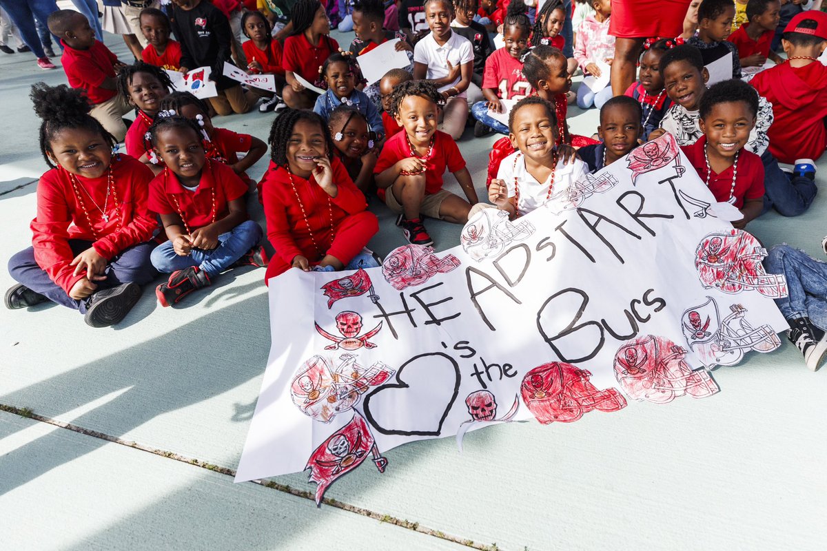 What an amazing time we had with @Buccaneers ! Our students and staff were so excited to spend the morning celebrating with their favorite Team! Potter Eagles Love The Buccaneers! @VanAyresHCPS @Community_Sch @TransformHCPS