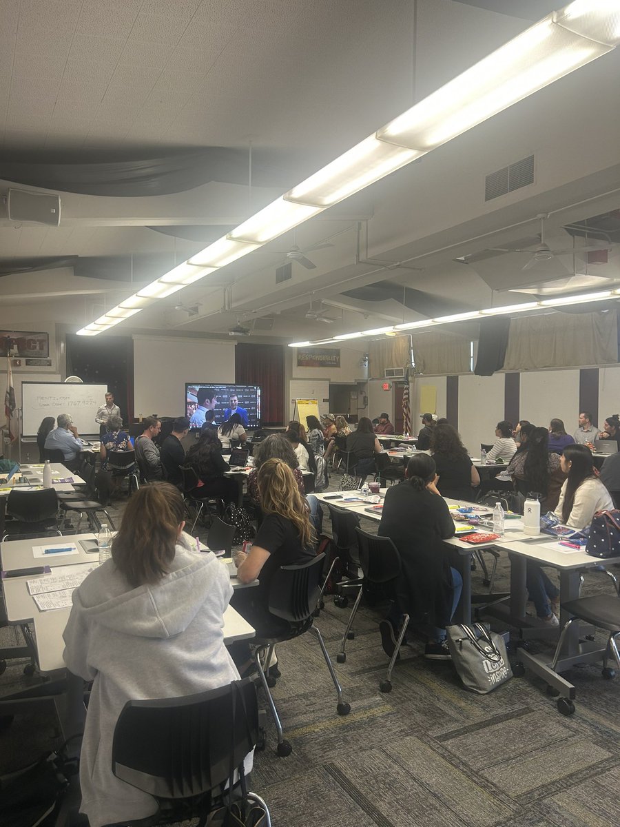 Tchr4fun's tweet photo. Teachers going the extra mile to attend PD and engage in a book study of “The Happy Teacher Habits.” Learning and leading! #IBELIEVEINFUSD!!! https://t.co/CQ3WPbHkQs