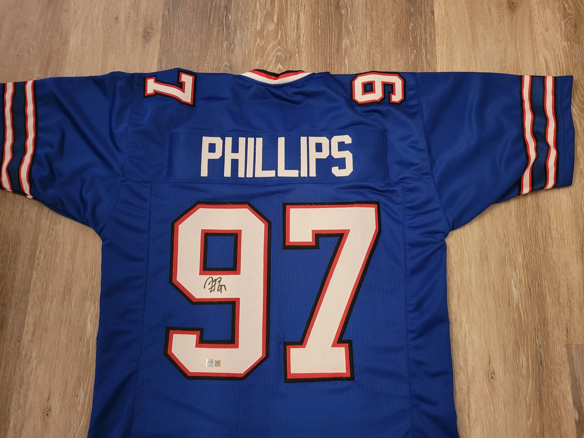KrystleNoel1128's tweet photo. 🚨🚨 Jordan Phillips Giveaway! 🚨🚨

To win this signed Jordan Phillips jersey:

- Retweet 
- Follow me
- Follow @jimmyreu81 

Winner will be selected on October 26th! Good luck! #BillsMafia https://t.co/PQQvqYeiyZ