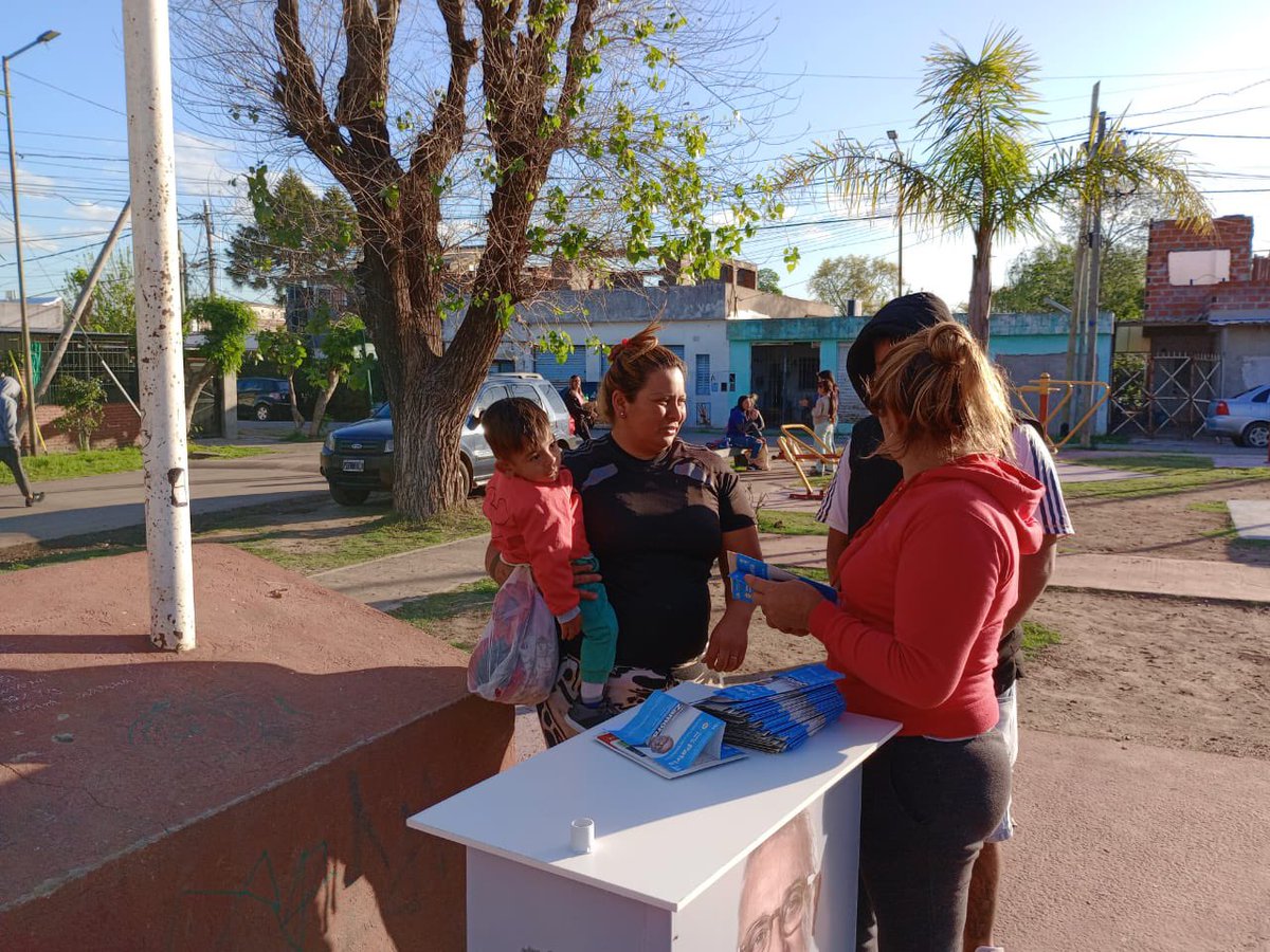 DanielNunez1960's tweet photo. Hoy la militancia de #TalarCentro #LaPaloma y #AlteBrown, acercaron las propuestas de nuestro intendente @ZamoraJulio a los vecinos y vecinas de los distintos barrios.
#Sigamos https://t.co/52Ri68gSdO