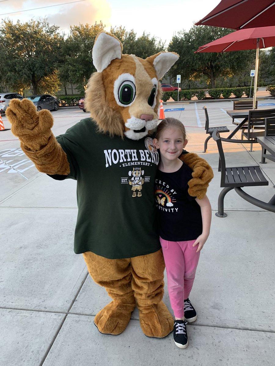 nbewatchdogs's tweet photo. Showing our support for the NBE PTO!!! They are here until 8.. mention NBE Spirit Night before ordering.. #NBEPTO #NBEWATCHDOGS https://t.co/YDaiJjf9Kf