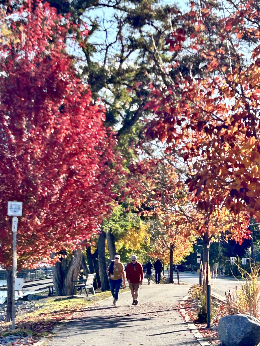 An autumn day on the Lakeside promenade in Peachland, in the heart of Canada’s Okanagan Valley.