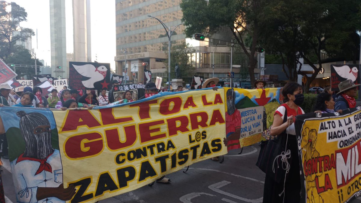 CNI_Mexico's tweet photo. Desde el corazón de la Ciudad de México los pueblos originarios decimos:

 YA BASTA

ALTO A LA GUERRA EN MÉXICO Y EL MUNDO

ALTO A LA GUERRA CONTRA LAS COMUNIDADES ZAPATISTAS

#AltoALaGuerra #NuestraLuchaEsPorLaVida #YaBasta #EZLN #CNI
#DíadeLaDignidadyLaResistencia https://t.co/4BeVAgDmvz