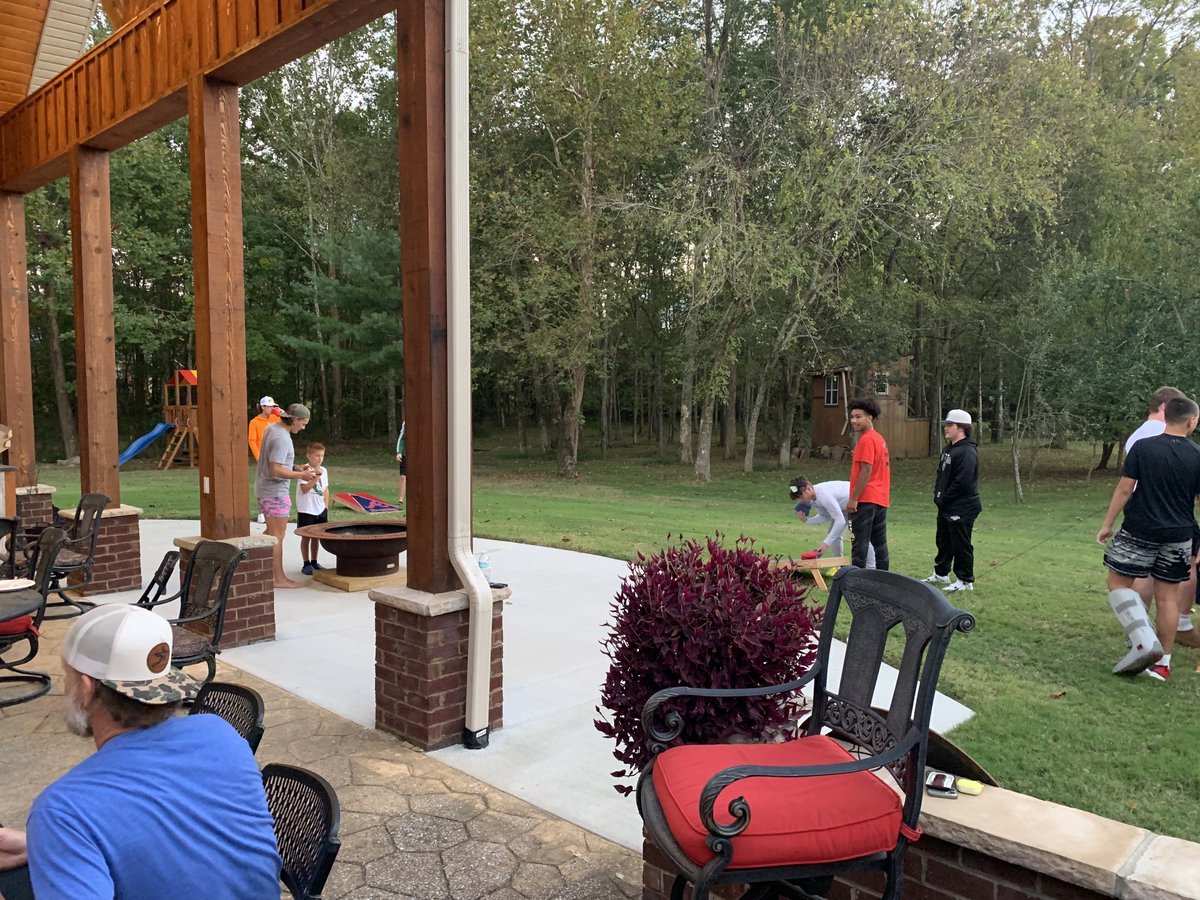 philiams2011's tweet photo. @fcs_commanders enjoying team dinner before Friday game. Big thank you to Bonnie and Toby Lane for hosting. @FCScommanders @CommandersFCS #beatyork https://t.co/2OTCHrov4s