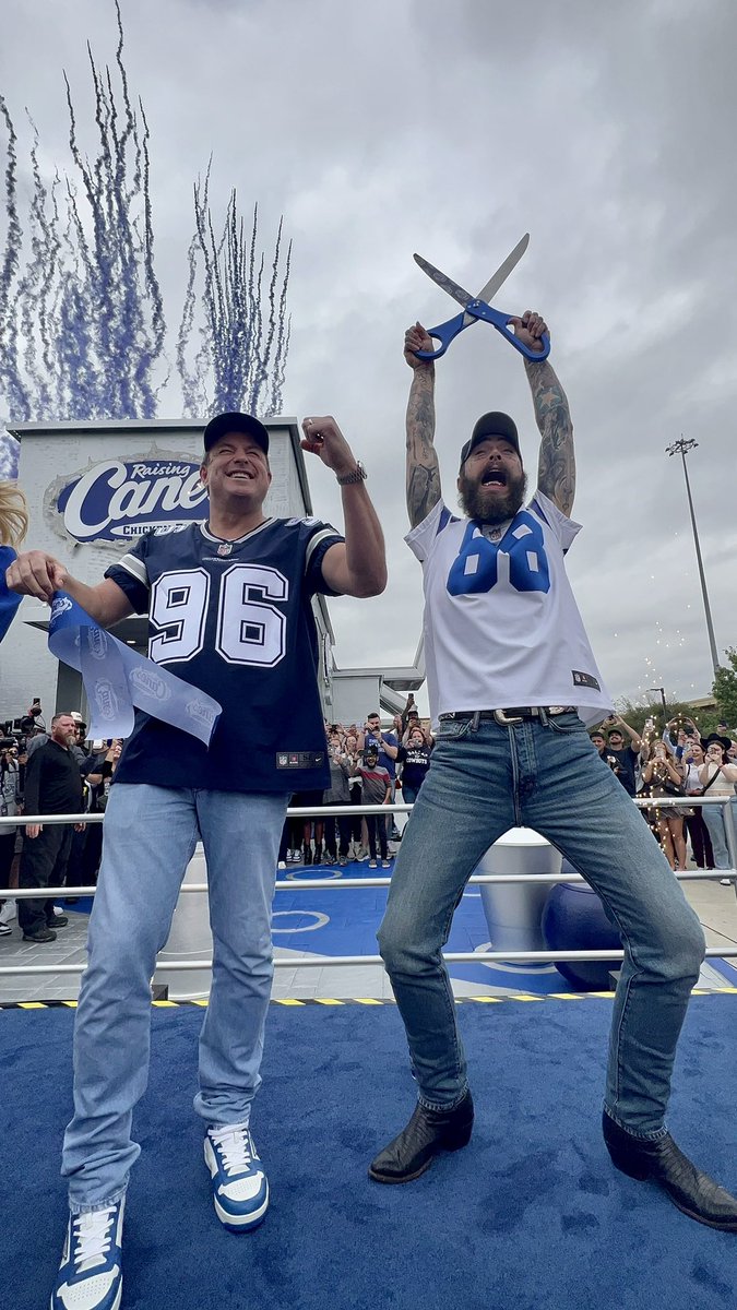 raisingcanes's tweet photo. New @PostMalone x @dallascowboys x Raising Cane’s Restaurant open in Dallas.🤘 https://t.co/biNSUjaqzW