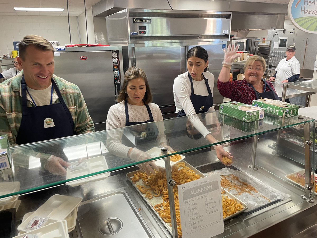 Teachers and Administrators loved serving lunch today at Runkle! #NationalSchoolLunchWeek <a href="/BrooklinePublic/">The Public Schools of Brookline</a>