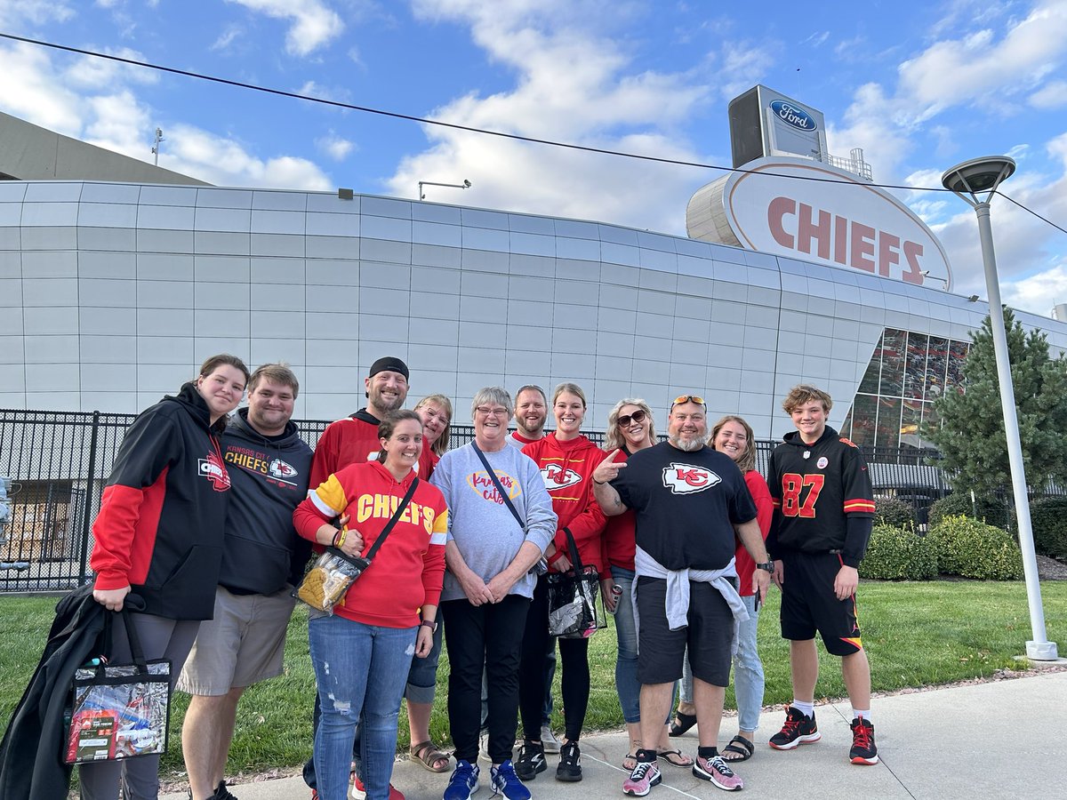 First Arrowhead trip for some, a little Momma Kelce 🖐️, no big deal. TNF at <a href="/GEHAField/">GEHA Field at Arrowhead Stadium</a>
