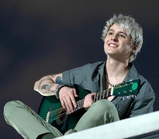mancheno96's tweet photo. Andy pudo haber sido insistente, pero gracias a esa insistencia cumplió sus sueños y nunca se rindió. Me enseñó que nunca nos debemos de rendir sino seguir adelante con nuestros sueños 💚#ANDY4EVER
@christophervele @LaAndyneta @chrisveleznews https://t.co/dcmsEZhfju