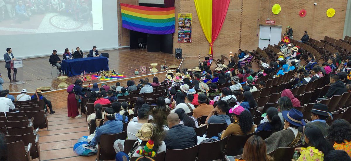 AlirioUribeMuoz's tweet photo. 📢 12 de octubre Dia de la #ReExistencia de los Pueblos Indígenas de América.
Hoy tejiendo la palabra con los Pueblos Indígenas de la Mesa de Víctimas del Conflicto Armado presentes en Bogotá.
📲 Ver: https://t.co/XJH7ukIQTy https://t.co/fWvwtEY8VD