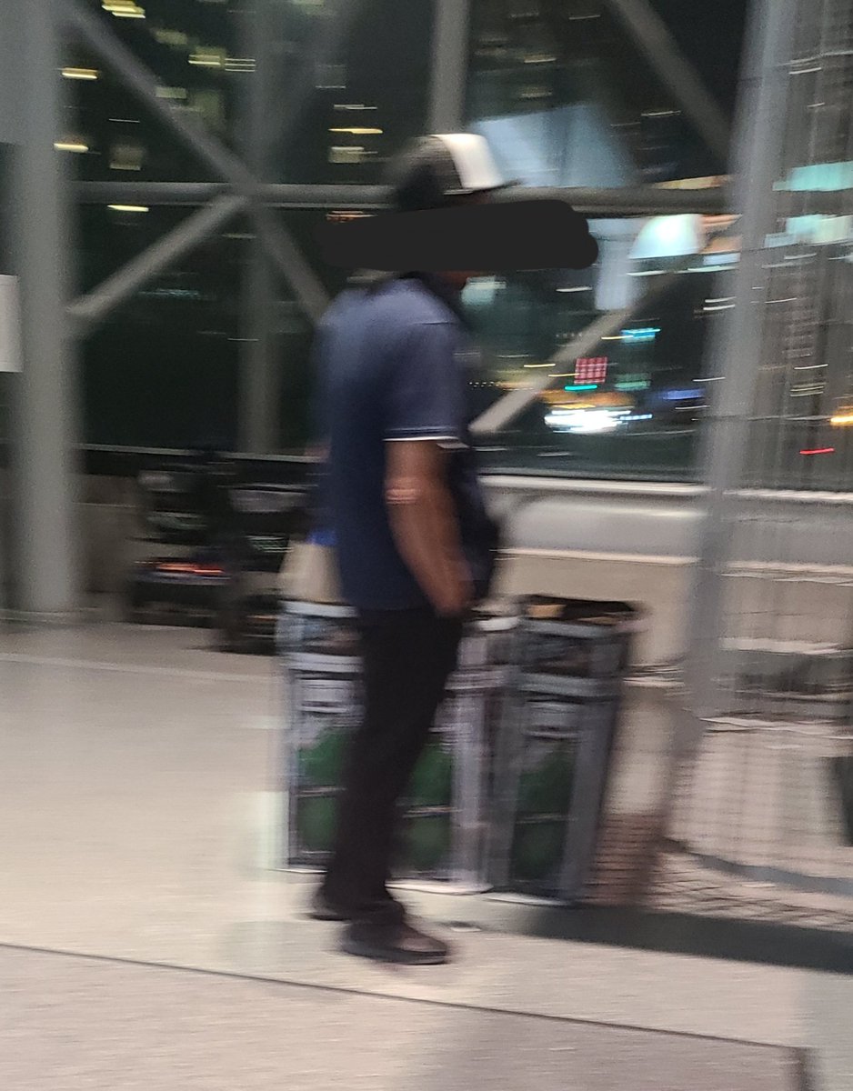 Hey <a href="/NY_Comic_Con/">New York Comic Con</a> and <a href="/OriginalFunko/">Funko</a> ... I'm sure you've seen it, but this is what your virtual queue leads to. People getting three bags full of merchandise, when su man's others can't even get one. I think you called them "true fans", right? 🙄 #Funko #NYCC