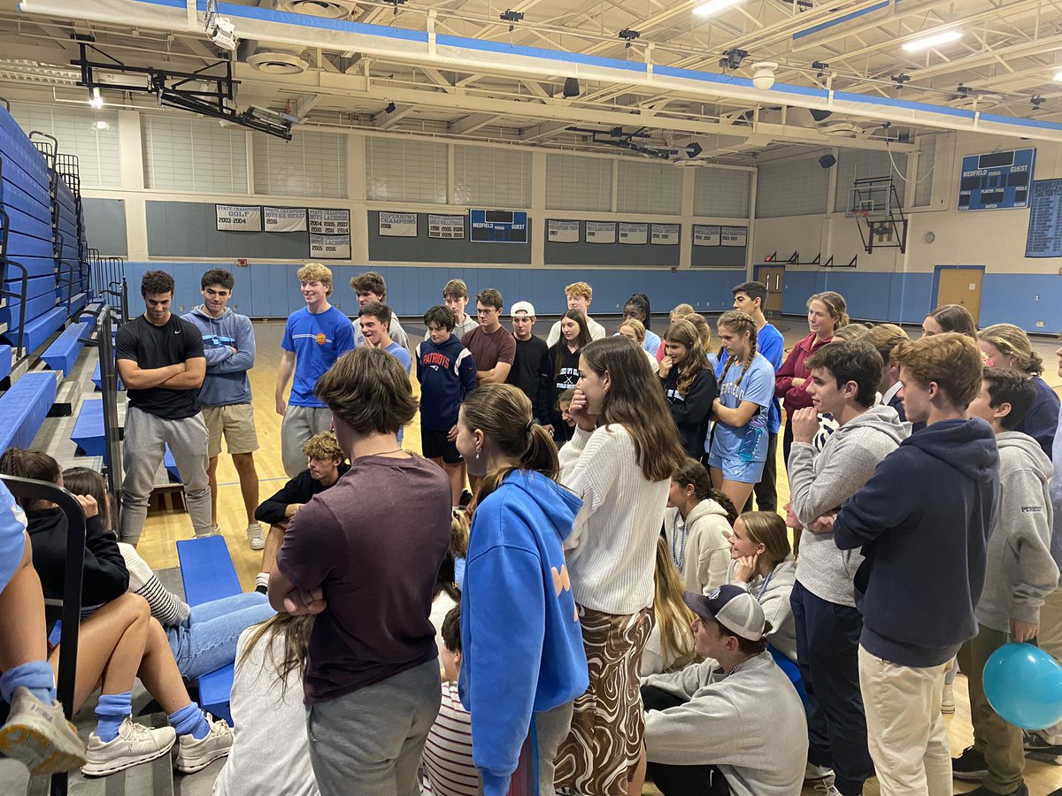 Tradition 🩵🤍 #sneakpreview #peprally #medfieldps <a href="/MedStuCo/">Medfield Stuco</a>