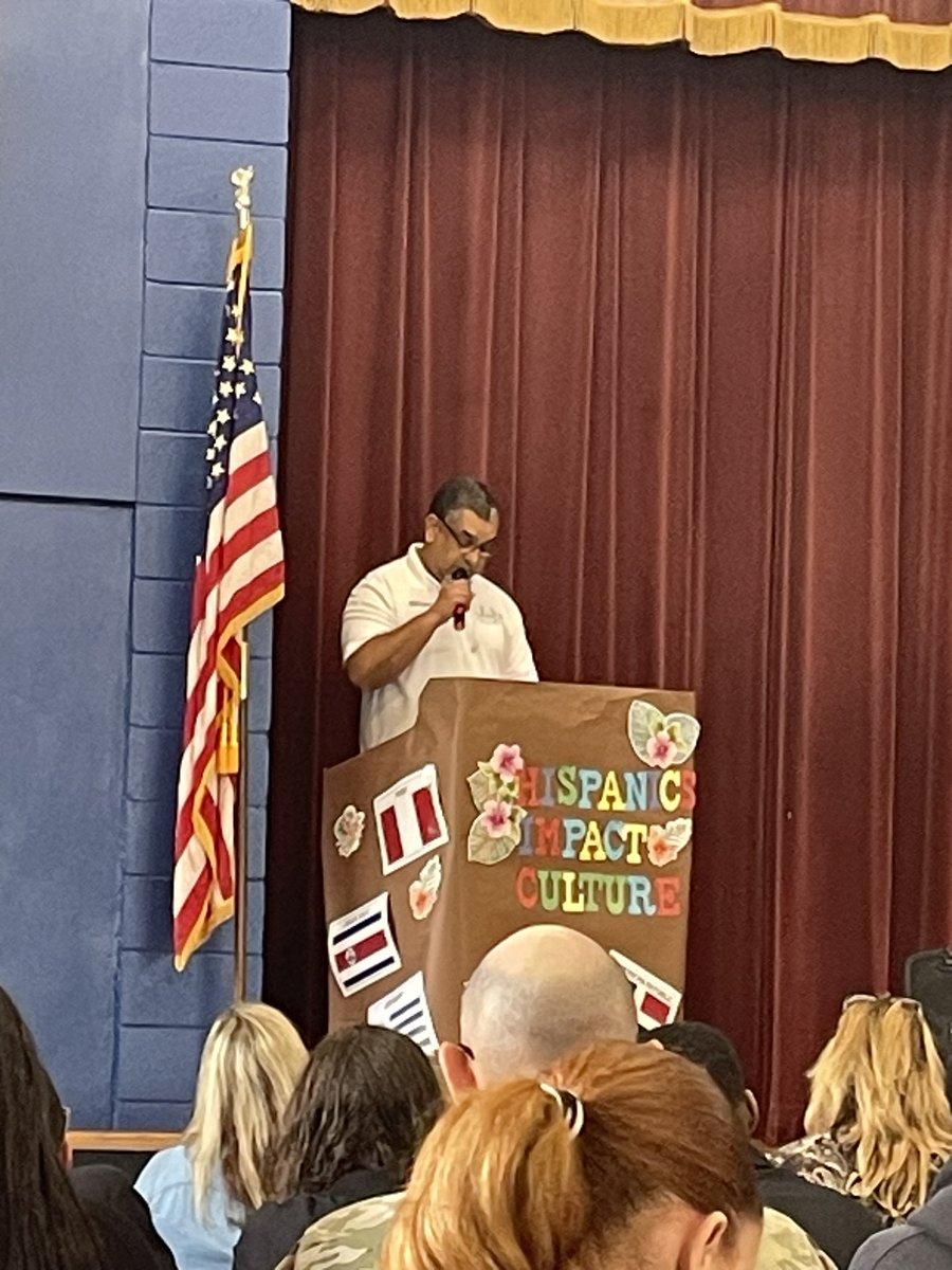 tmwalthour1's tweet photo. Hispanic Heritage was celebrated at The Nest! Ms Medina did a tremendous job! Check it out! #thebestnest #hispanicheritagemonth @akjohnsonEdS https://t.co/x1EFfkRMY8