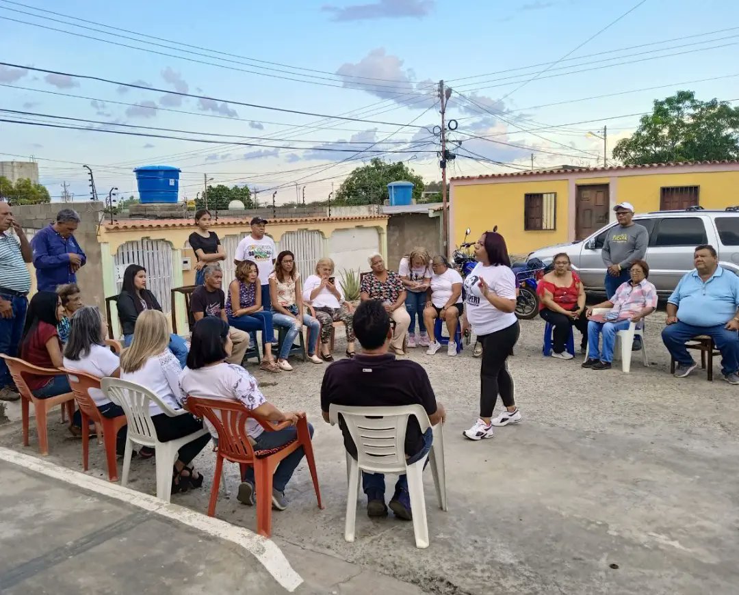 ADOrg_torres's tweet photo. #12Oct | Encuentro con padrón electoral de @ADemocratica  en el punto de la plaza San José de Calicanto.

Vamos rumbo a la ProsperidAD de Venezuela con @prospericarlos https://t.co/e786m0x2FD