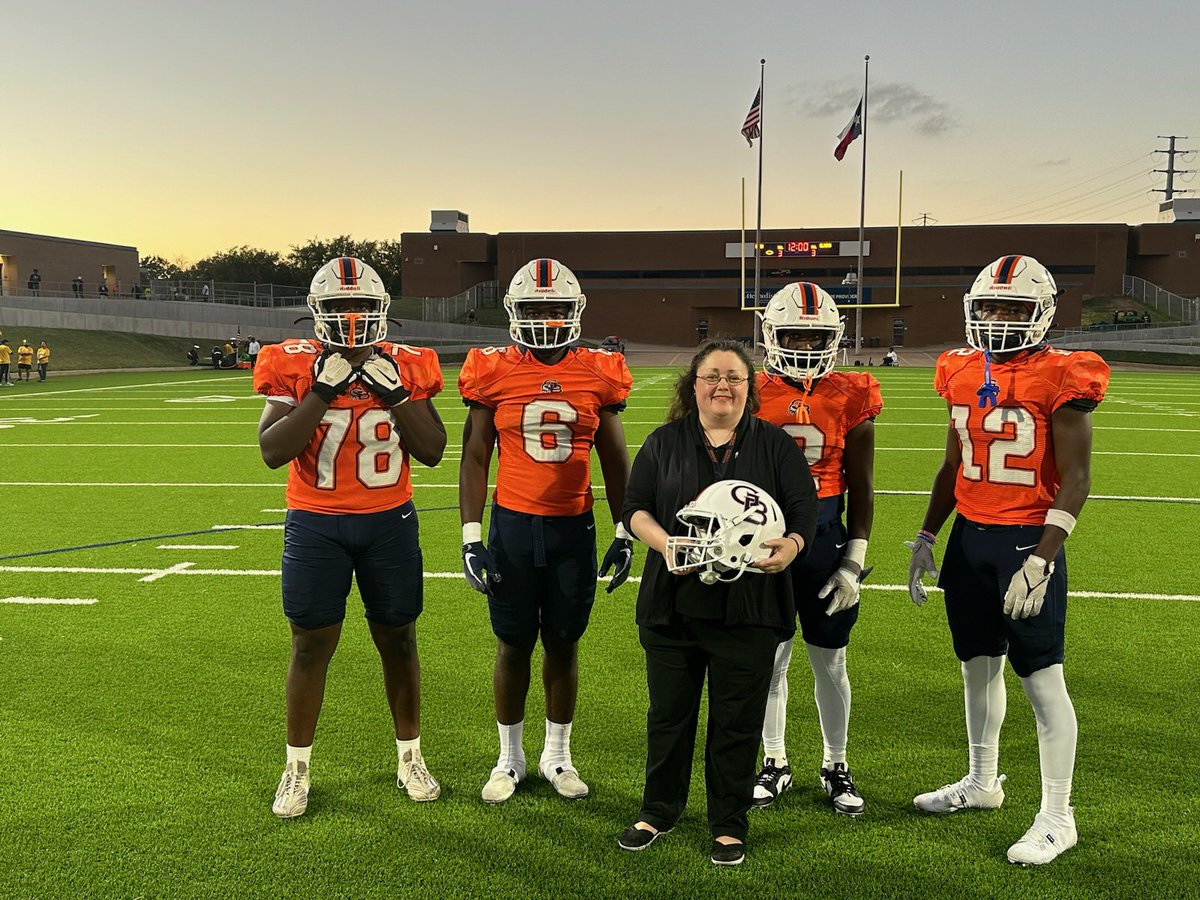 Congratulations to Ms Ferguson from Bush who is the recipient of the Extra Yard for Teachers Award 🍎presented by <a href="/THSCAcoaches/">THSCA</a> &amp; <a href="/CFPExtraYard/">College Football Playoff (CFP) Foundation</a> 
Thank you for ALL you do! <a href="/BHS_Broncos/">George Bush High School</a> <a href="/BUSHHS_FOOTBALL/">FB Bush Football</a>
