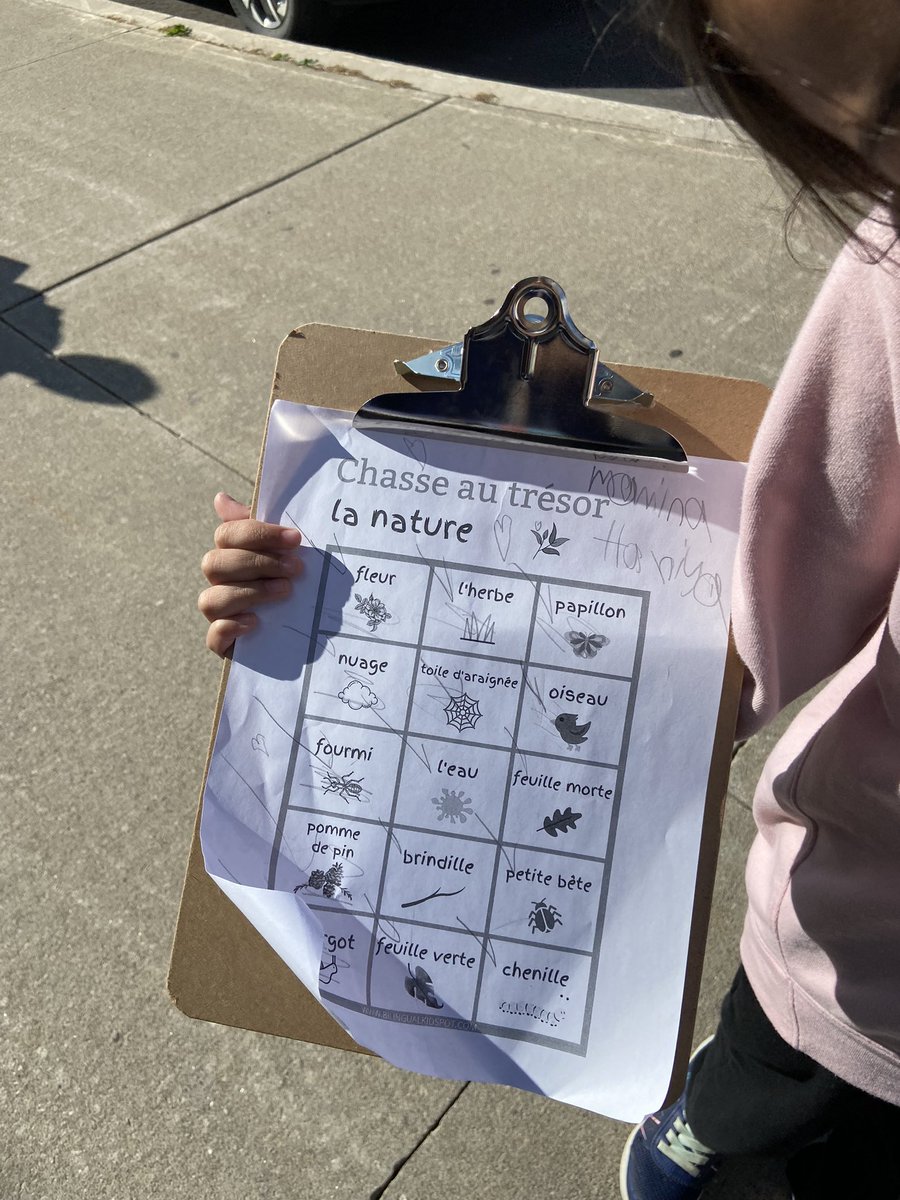MmeHorowitz's tweet photo. Nature treasure hunt! And also a fun way to practice speaking French to our friends. https://t.co/yD3TWXZB0z