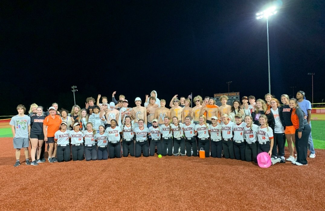 BlueFlamesFastp's tweet image. School spirit was in full force as Macon beat Centralia tonight in Districts.  @CaelanMcGeeKTVO @ChrisBurns_KTVO @ChrisDuerr @sportcat075