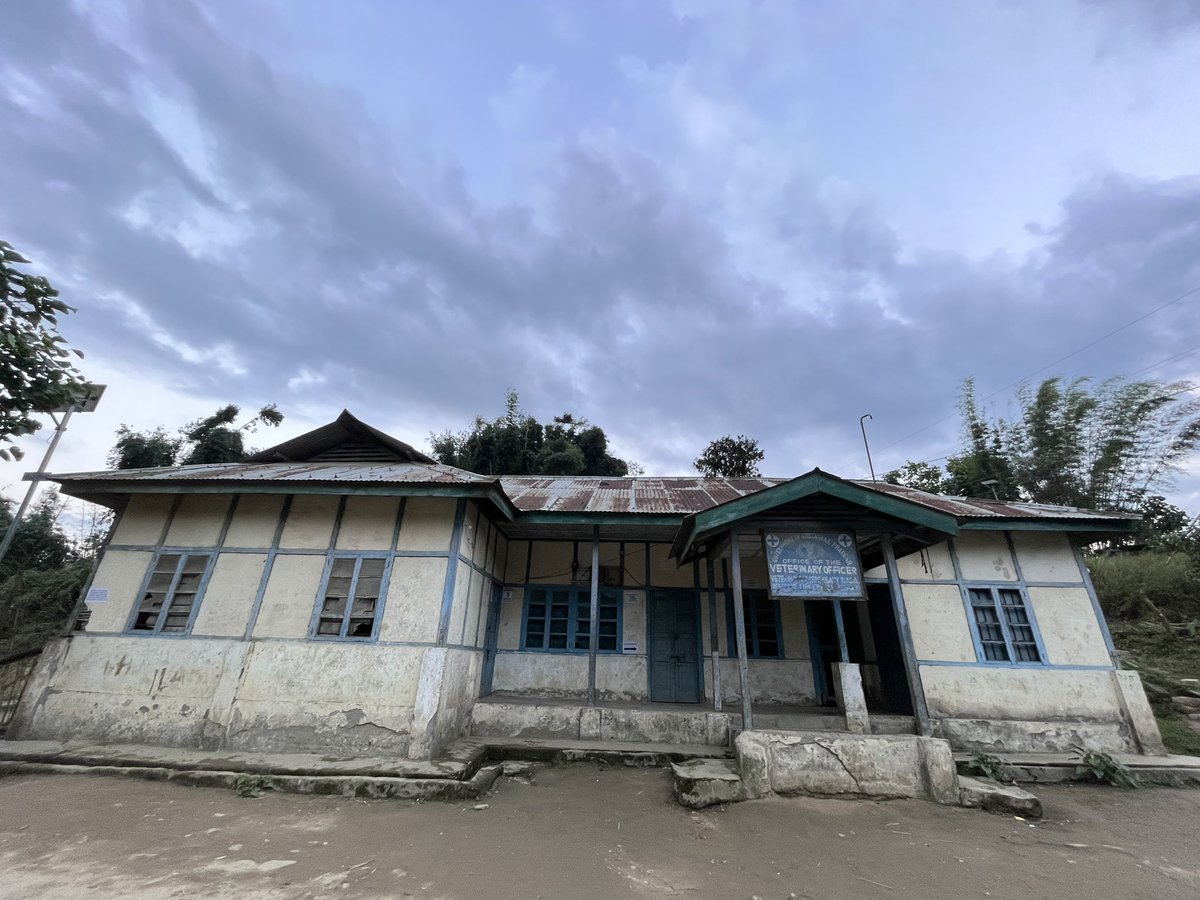 Kamletimes23's tweet photo. The veterinary office of Raga, the unsung heroes of animal care in dilapidated condition. 

Don't let the worn-out appearance fool you.This veterinary office is still up and running, defying all odds.

@PemaKhanduBJP 
@CSArunachal https://t.co/4oLLVEYxgJ