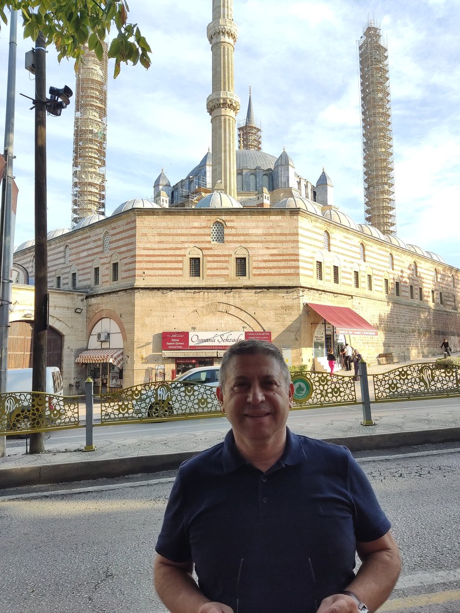 "En zor zamanda bile, kesinlikle ümitsizliğe kapılma." 
(Tevbe Suresi 40. Ayet) HAYIRLI CUMALAR