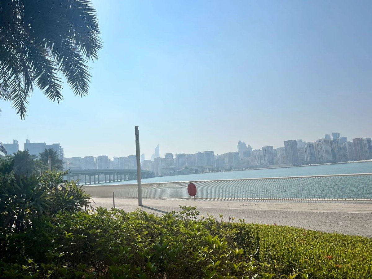 You are beautiful when you are 18 years old, not because you are beautiful, but when you are 18 years old.
You are beautiful at the age of 28. It is not that you are beautiful at the age of 28, but you are beautiful.