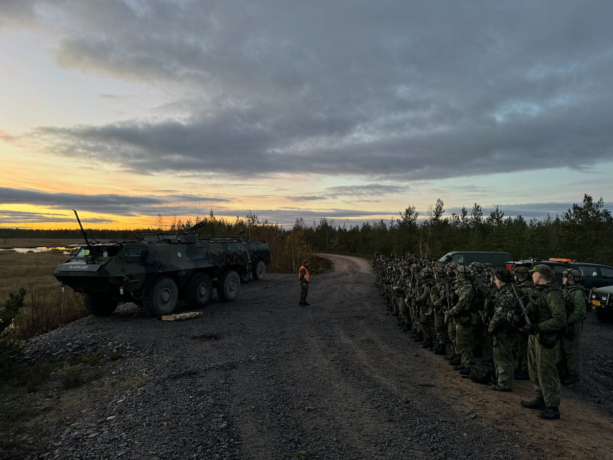 Mukavaa perjantaita kaikille. Jo perinteeksi muodostunut tapa päättää #pohmjp e-kauden taistelu- ja ampumaharjoitus ilmatorjuntakonekiväärin totuttautumisammunnan muodossa. Opettavainen viikko takana.