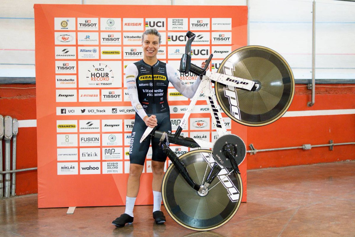 digirit's tweet image. Go! @vittoriabussi for Hour Record (10/13 Mexico)
photo @taniamarquez.m 
#digirit carbon #chainring

#digirit #chainring
#savethetrackbike #fixedgear #keirin #trackbike #track  #njs  #carbon #TrackCycling #carbonfiber #radrace #bicycle #cyclist #speed #sprint #sport