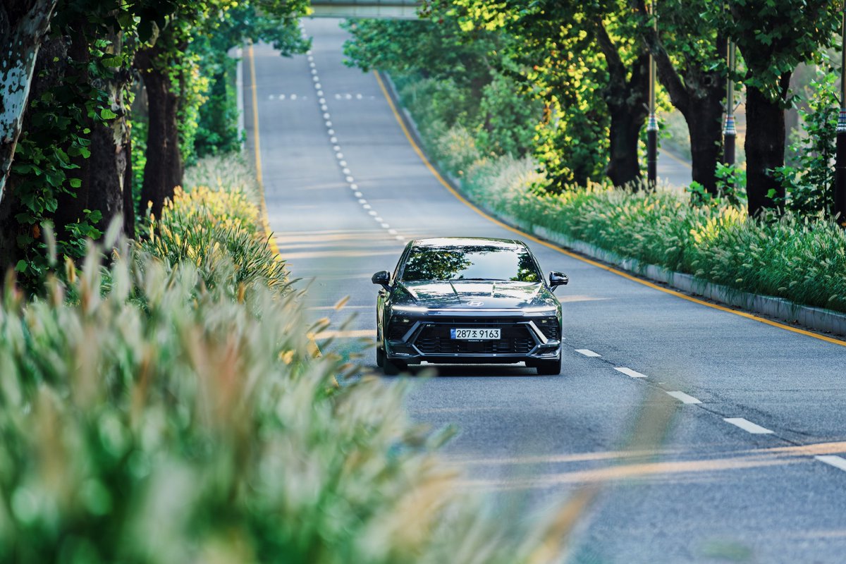 HMGnewsroom's tweet photo. For a picture-perfect fall adventure, hop into the #SONATANLine!
#Hyundai #HyundaiN #CarDesign #HighPerformance #Driving #CarPhotography https://t.co/CfGC4TpVMI
