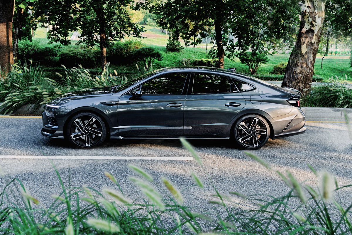 HMGnewsroom's tweet photo. For a picture-perfect fall adventure, hop into the #SONATANLine!
#Hyundai #HyundaiN #CarDesign #HighPerformance #Driving #CarPhotography https://t.co/CfGC4TpVMI