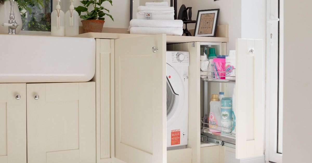 WrenKitchens's tweet image. Mel and Nick crafted a beautiful utility room with our Shaker Forest style. It doubles as a workspace for Mel's hairdressing business, and as a laundry room with integrated washer and dryer.

wrenkitchens.com/kitchens/wreno…

#utilityroom #utilityroomgoals #utilityroomideas
