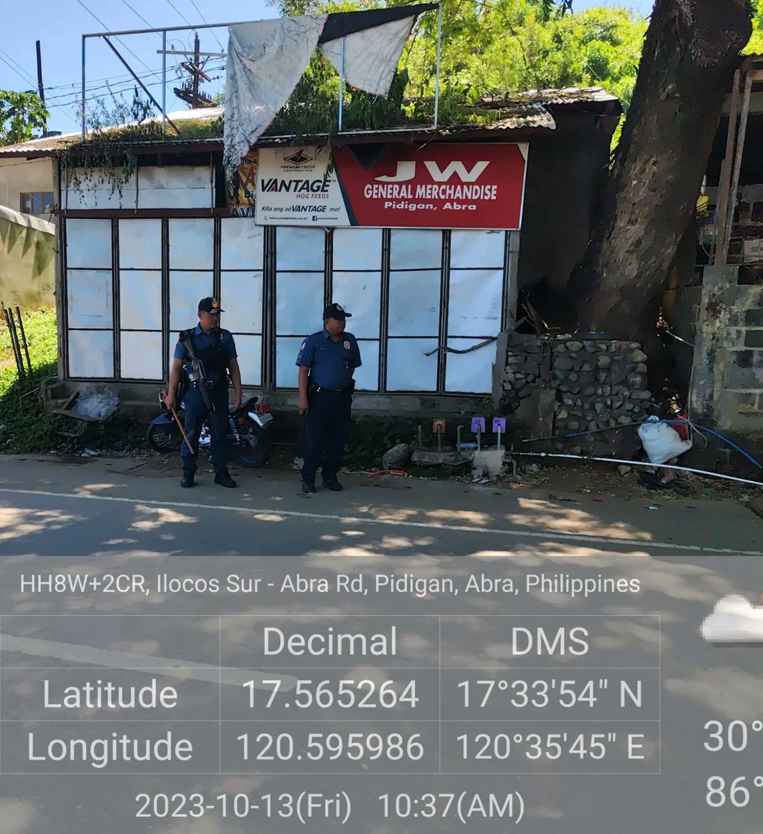 PidiganP's tweet photo. Personnel of Pidigan MPS provide police presence and conduct road clearing operation at So. Nagsangalan Poblacion East, Pidigan, Abra. 

"𝙐𝙣𝙞𝙛𝙞𝙚𝙙 𝙋𝙤𝙡𝙞𝙘𝙚 𝙎𝙚𝙧𝙫𝙞𝙘𝙚, 𝙃𝙪𝙢𝙗𝙡𝙚, 𝘿𝙞𝙨𝙘𝙞𝙥𝙡𝙞𝙣𝙚𝙙 𝙖𝙣𝙙 𝙋𝙧𝙤𝙛𝙚𝙨𝙨𝙞𝙤𝙣𝙖𝙡." https://t.co/DxQP27k8tv