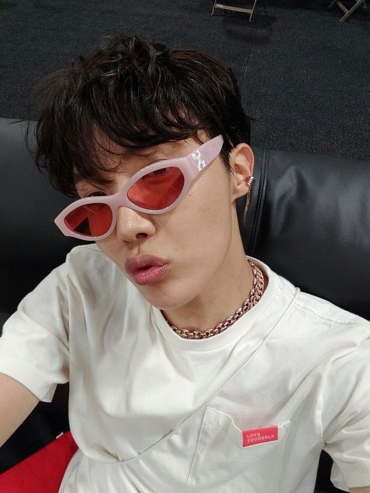 heavenbymimi's tweet photo. #Hbobeautiful #HappydayBri #Bristar #HaveagoddayBri #Somos8 #IPurpleU #Corazoncito #Butterfly #HobiWorld 💗 https://t.co/f9oBMLNIFt