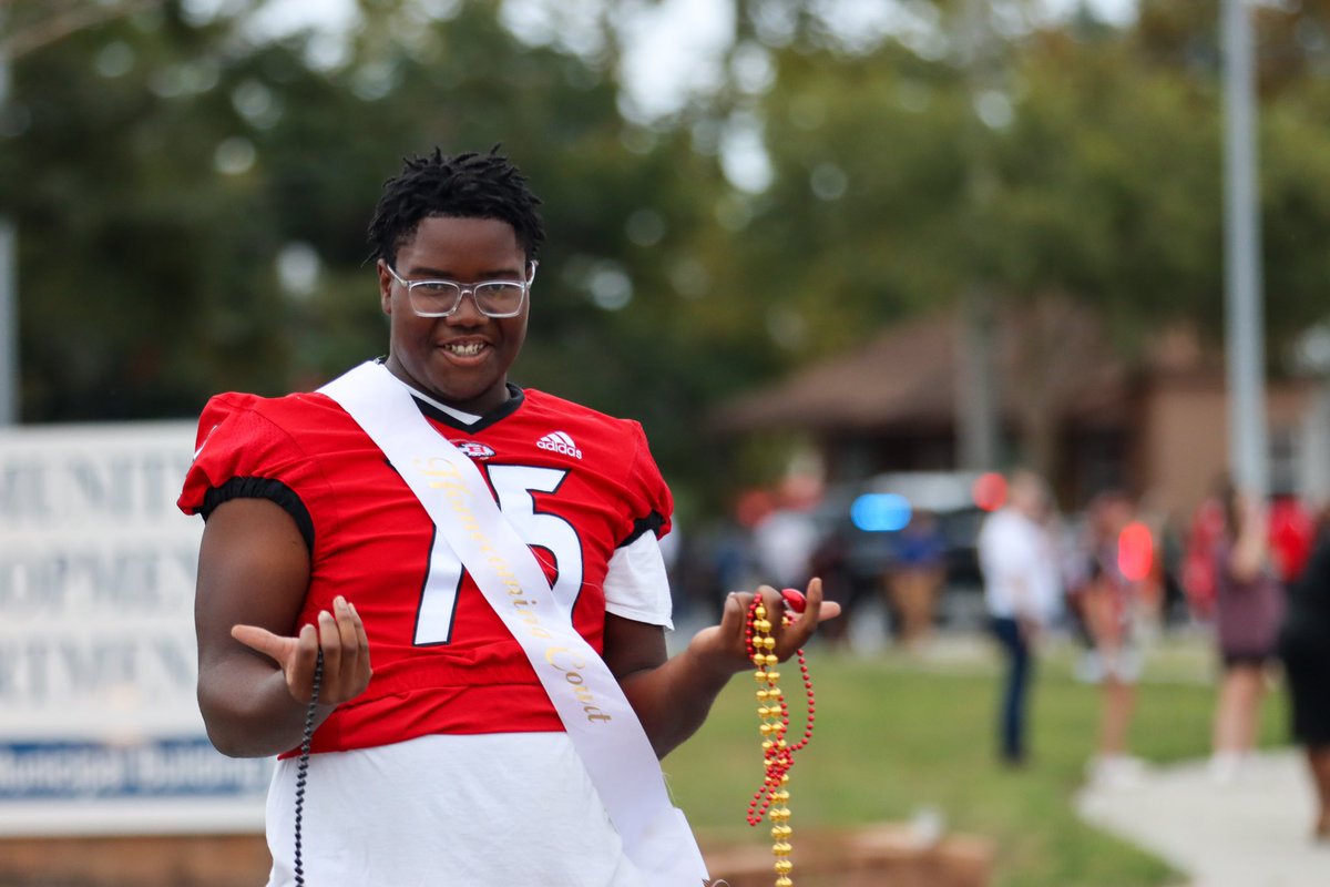 BiloxiFB's tweet photo. Homecoming Parade ✅

#BlxIndianNation | #OneTribe https://t.co/ENnOtc4wvX