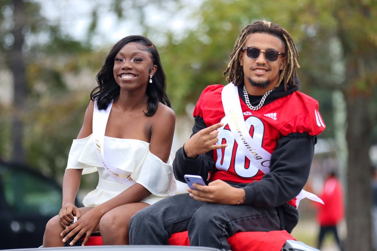 BiloxiFB's tweet photo. Homecoming Parade ✅

#BlxIndianNation | #OneTribe https://t.co/ENnOtc4wvX