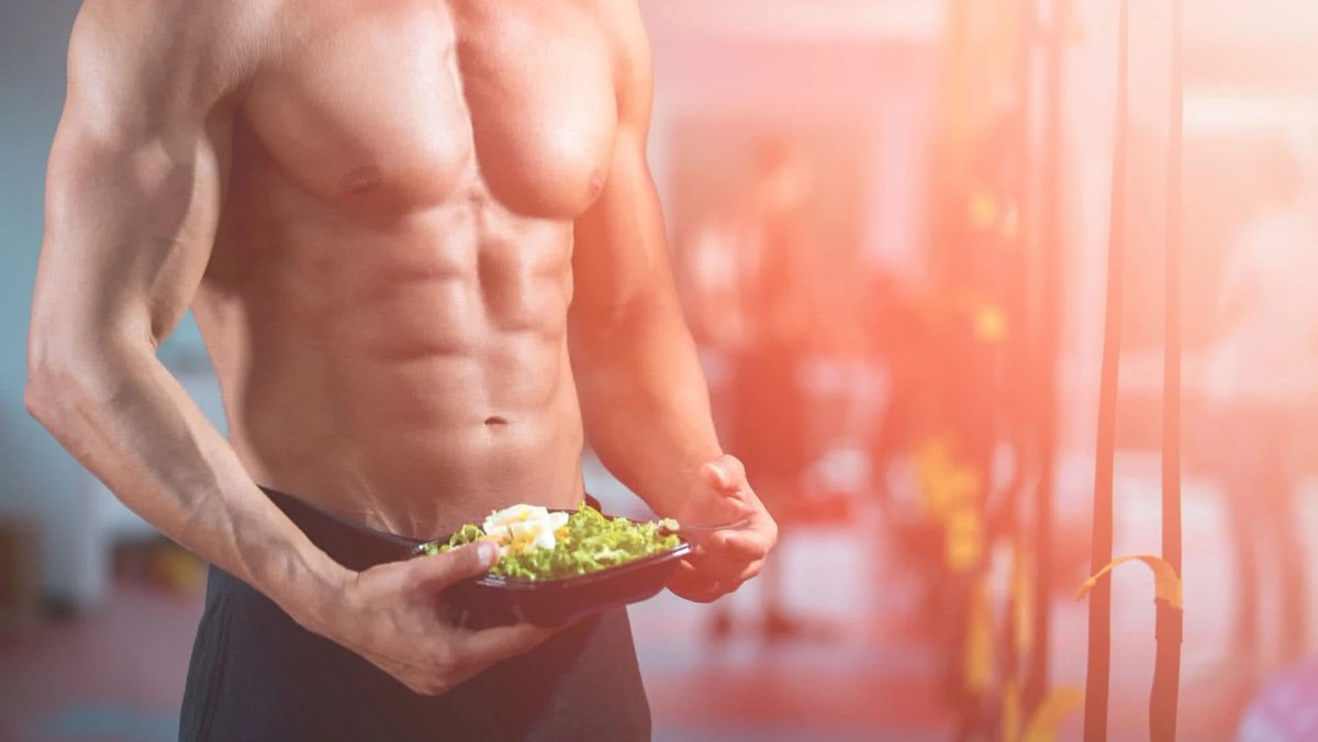 reference_sport's tweet image. Le régime sportif consiste en deux cycles d'une semaine. Les deux semaines se composent de la même manière en termes de menu. Le 1er jour est le plus strict avec 1 café sans sucre le matin, 2 œufs dur, de la salade et des fruits le midi, 1 grand steak et de la salade le soir.