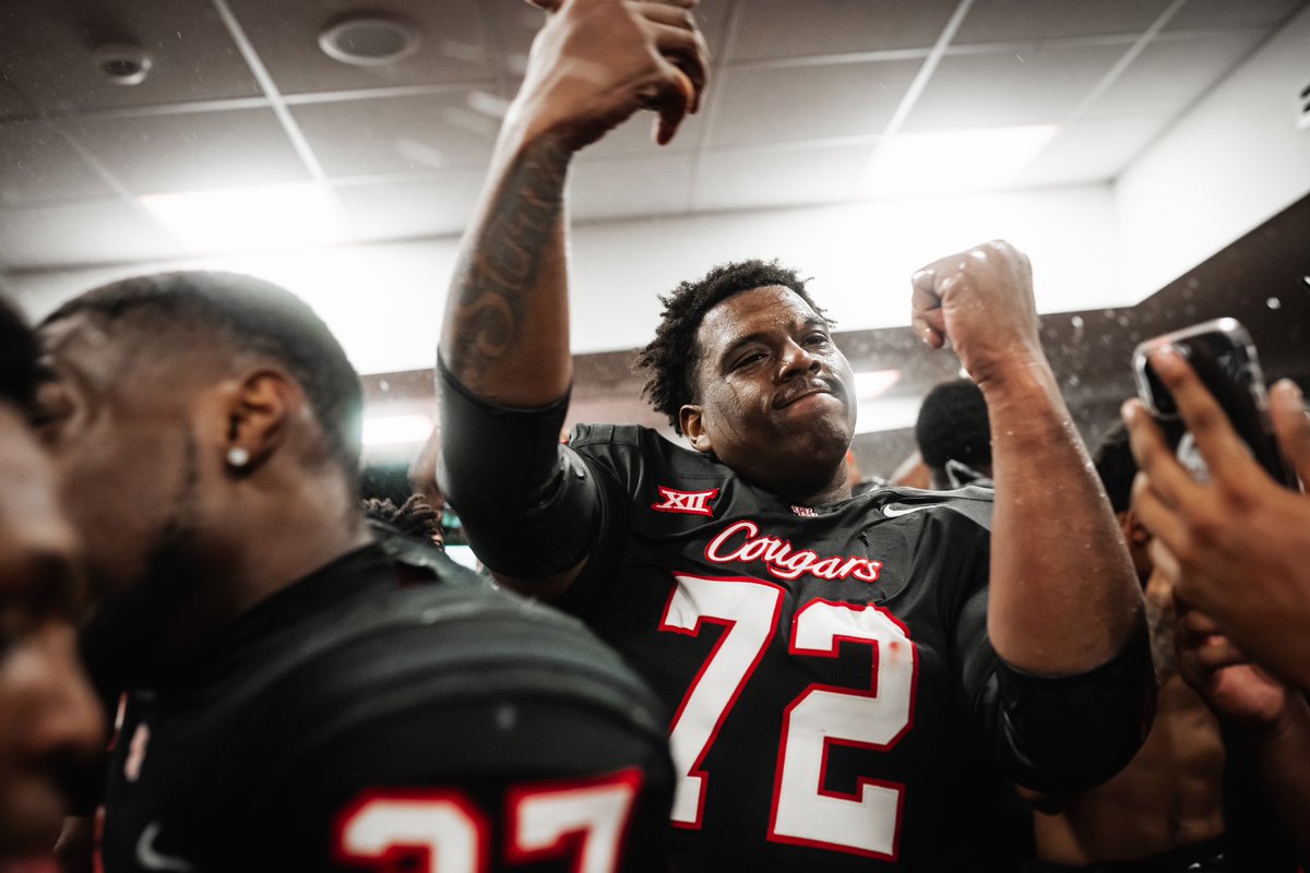 UHCougarFB's tweet photo. GOOD NIGHT, HOUSTON.  

#GoCoogs https://t.co/tenOn1a4W9