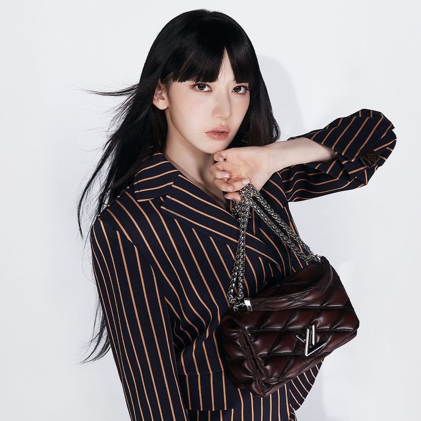 F8S6jKZawAAEOUG?format=jpg&name=900x900