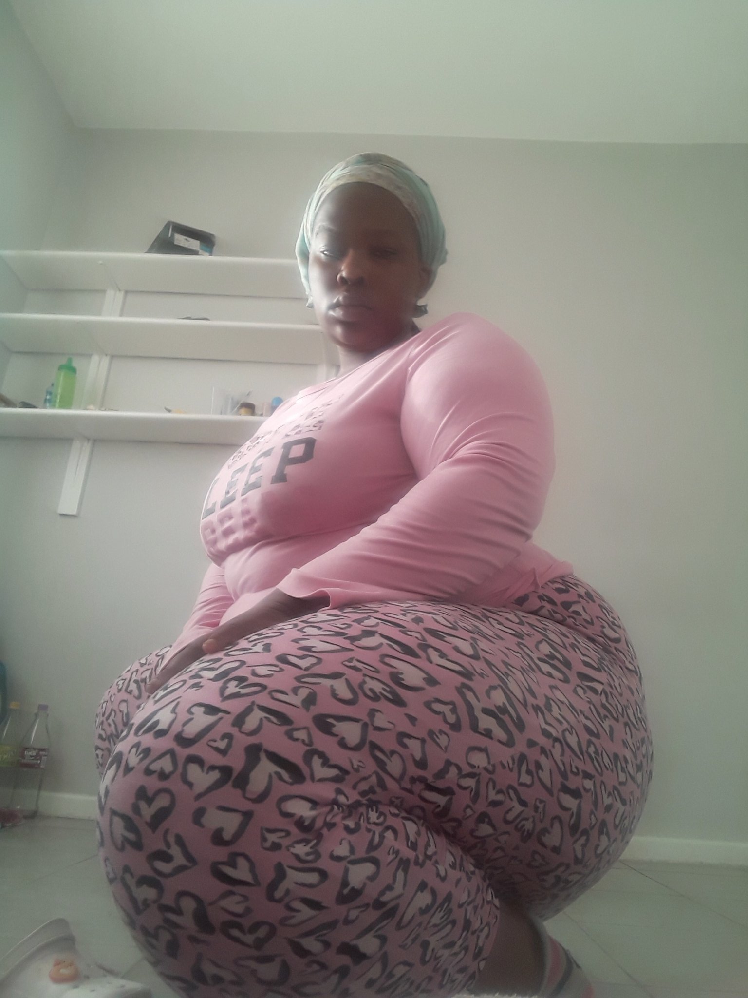 grannies open ass  / X